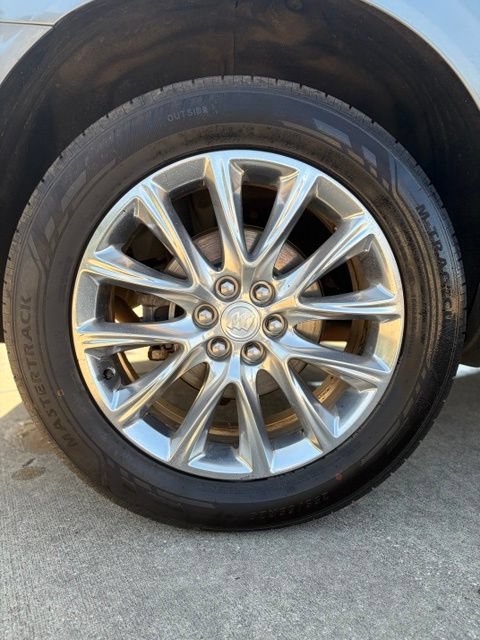 Used 2020 Buick Enclave Essence w/ Sound and Sites Package FWD image 12