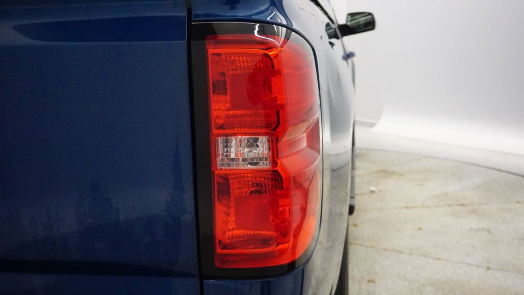 Used 2018 Chevrolet Silverado 1500 LT w/ All Star Edition image 12