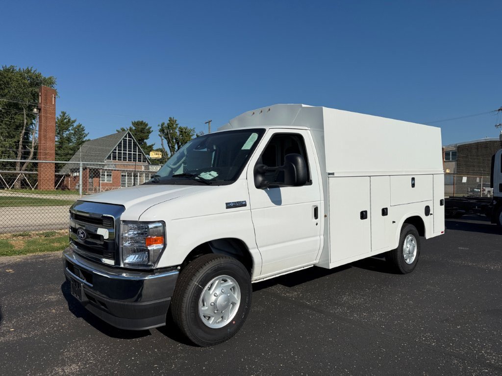 New 2027 Ford E-350 and Econoline 350 Super Duty w/ Power Equipment Group RWD image 3