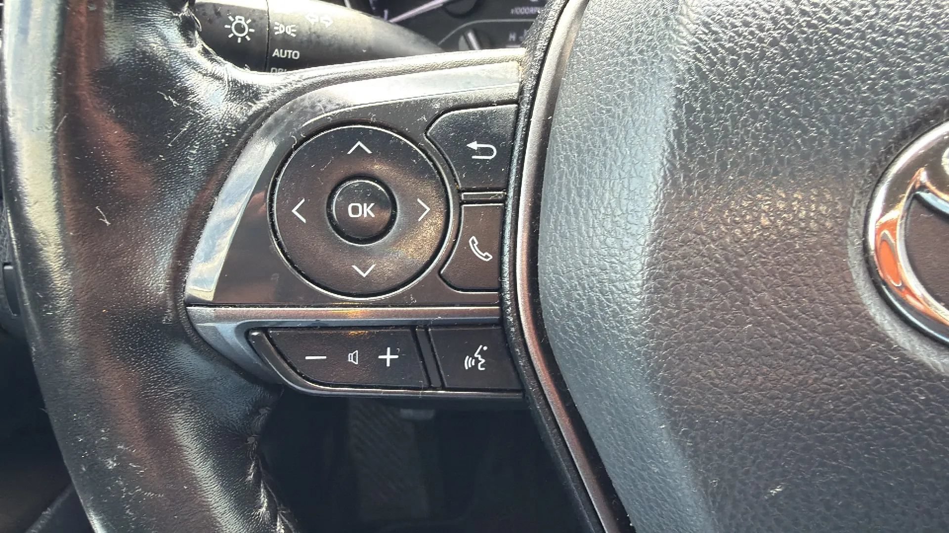 Used 2021 Toyota Camry SE FWD image 12
