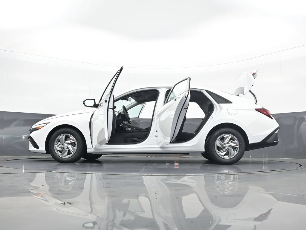 New 2026 Hyundai Elantra SE FWD image 34