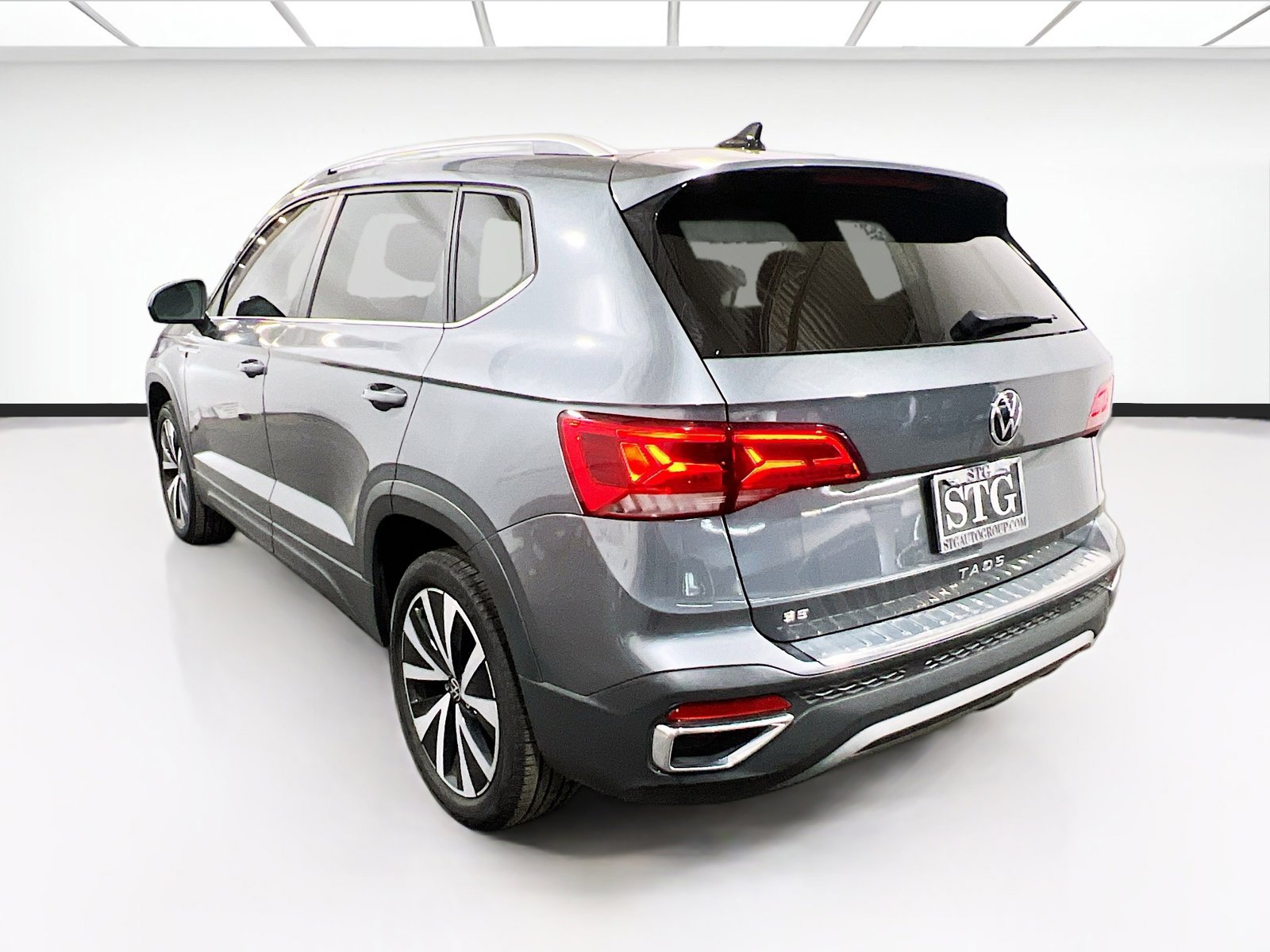 Used 2022 Volkswagen Taos SE FWD image 6