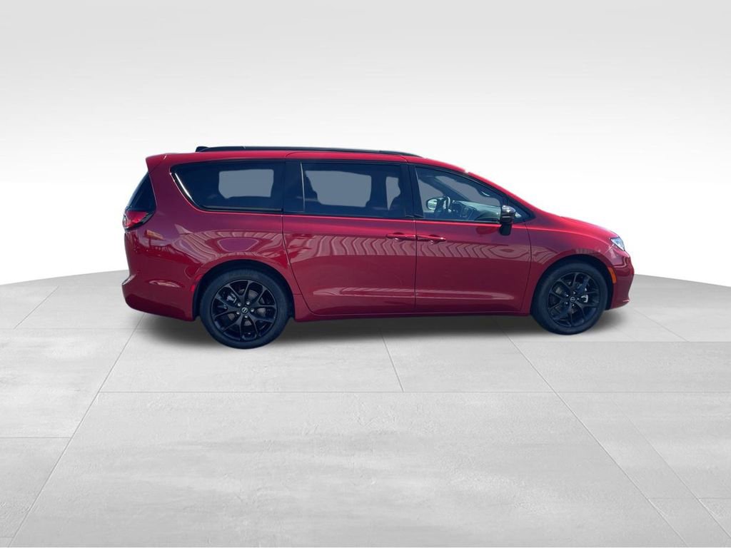 New 2026 Chrysler Pacifica Limited image 9