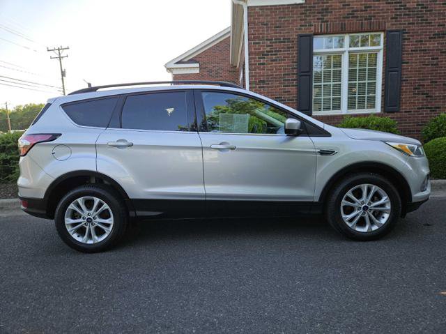 Used 2017 Ford Escape SE w/ Equipment Group 201A image 6