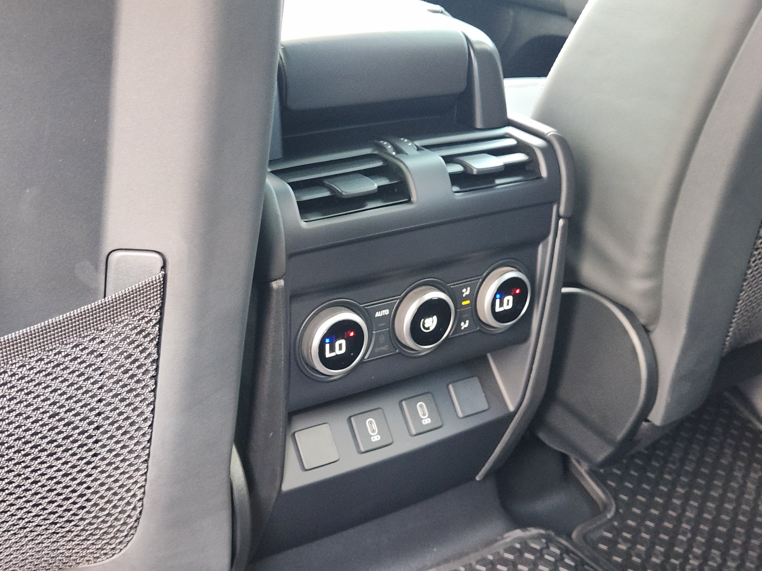 New 2026 Land Rover Defender 110 X-Dynamic SE AWD/4WD image 27