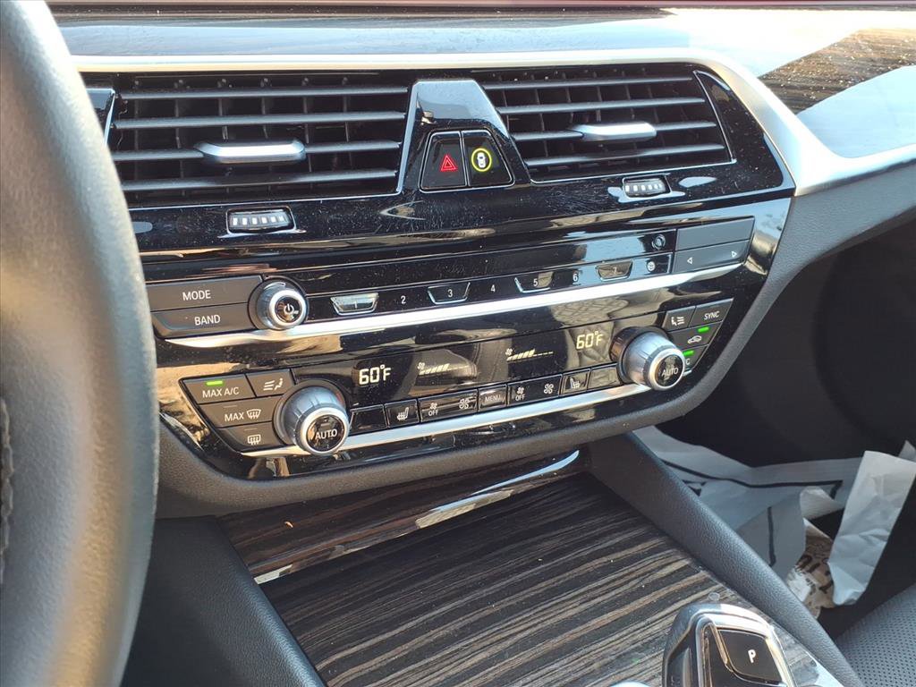 Used 2023 BMW 530e xDrive w/ Convenience Package image 28