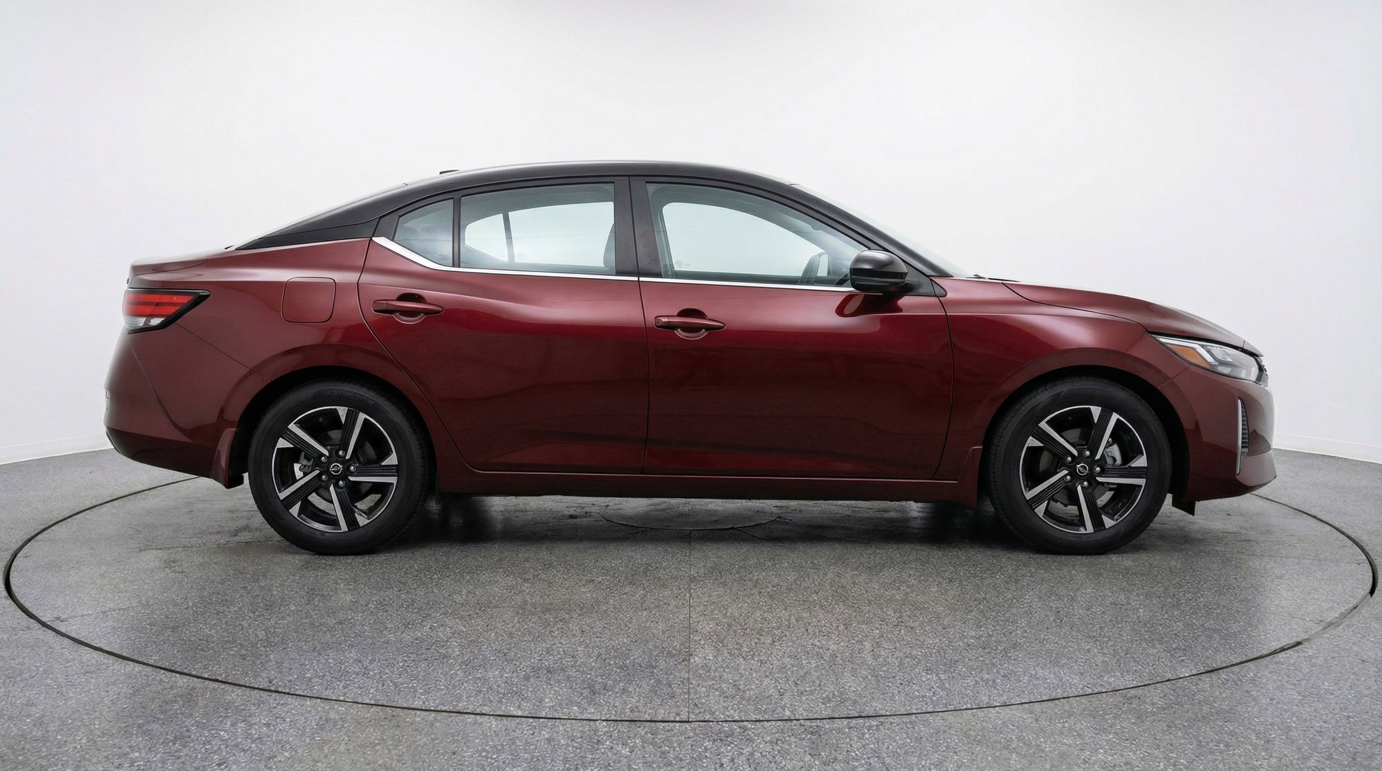 Used 2025 Nissan Sentra SV FWD image 11