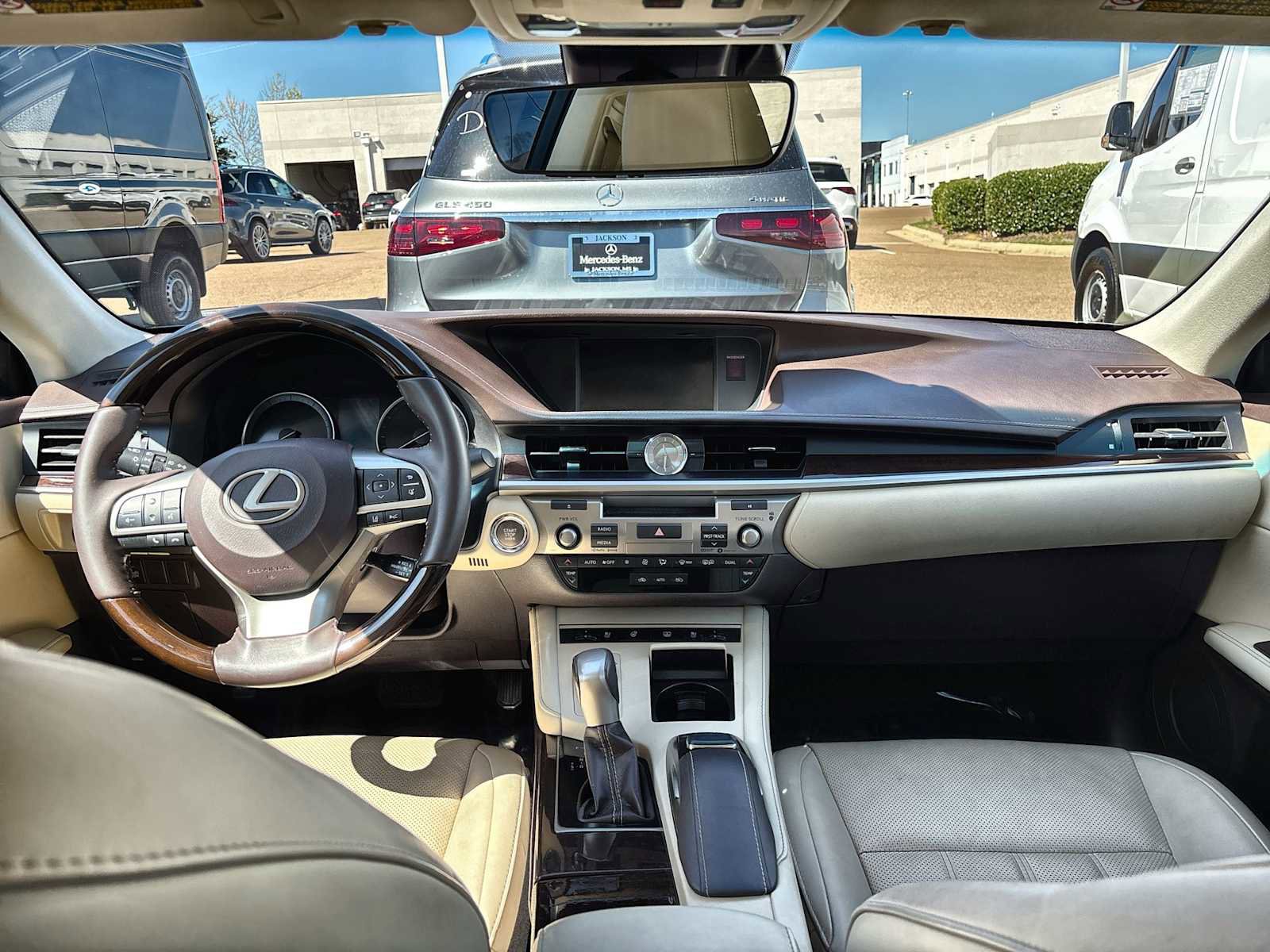 Used 2018 Lexus ES 350 w/ Luxury Package w/Wood Trim image 19