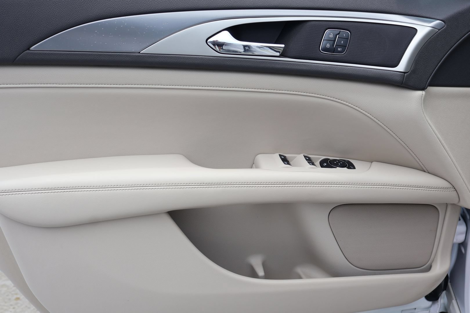 Used 2019 Lincoln MKZ Premiere FWD image 10