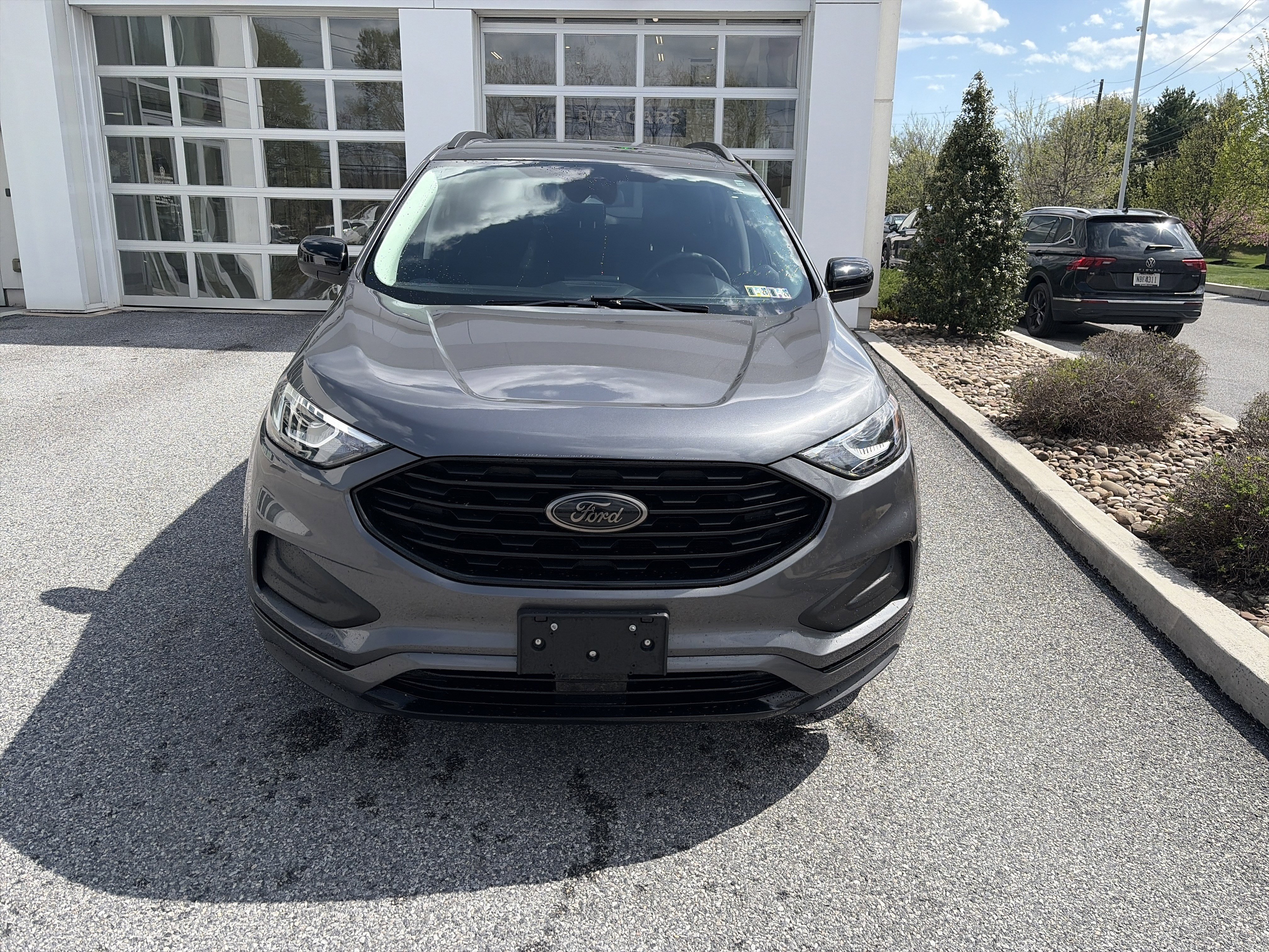 Used 2022 Ford Edge SE w/ Black Appearance Package image 2