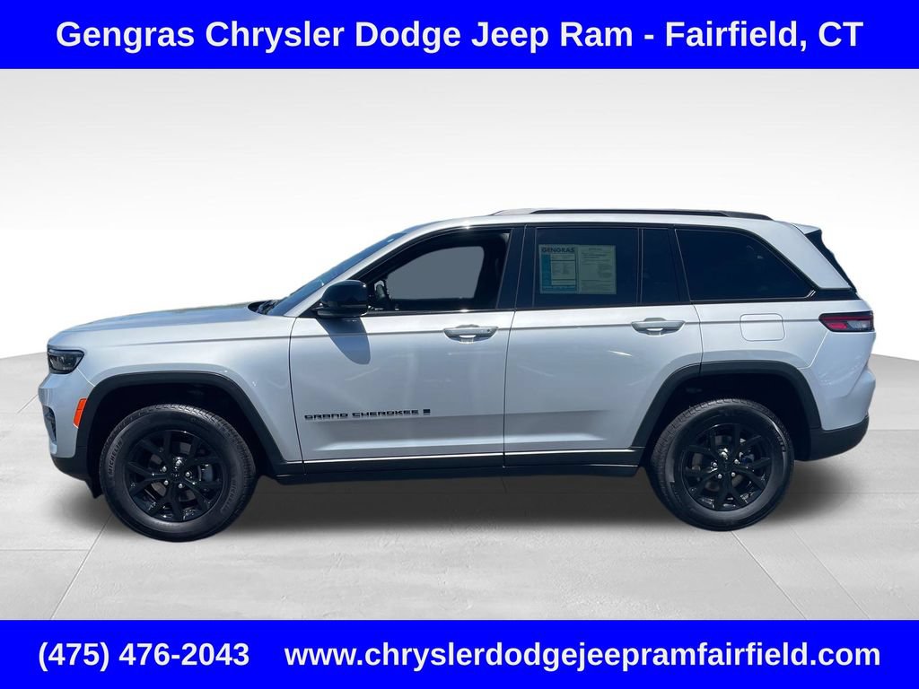 Certified 2024 Jeep Grand Cherokee Altitude AWD/4WD image 4