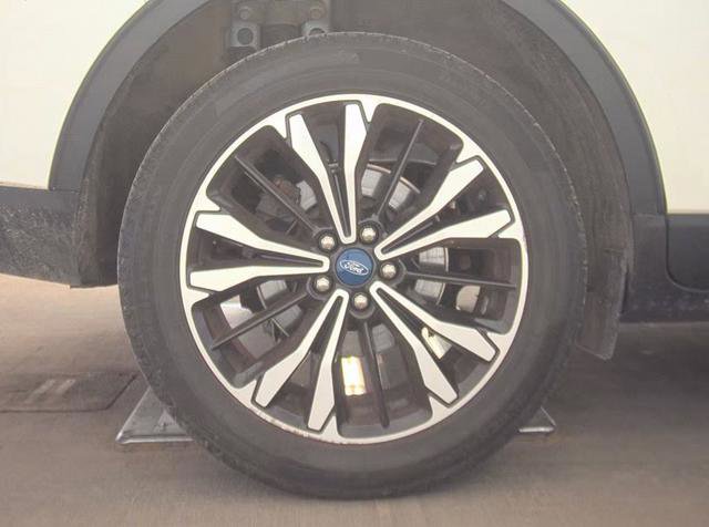 Used 2022 Ford Escape SE w/ SE Sport Appearance Package image 12