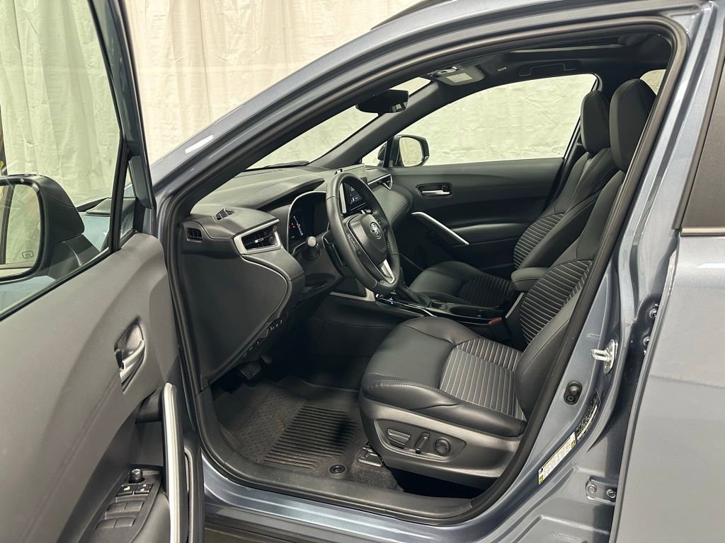 Used 2025 Toyota Corolla Cross XSE image 10