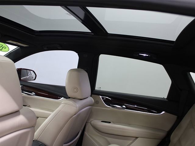 Used 2017 Cadillac XT5 Luxury w/ Driver Awareness Package image 10