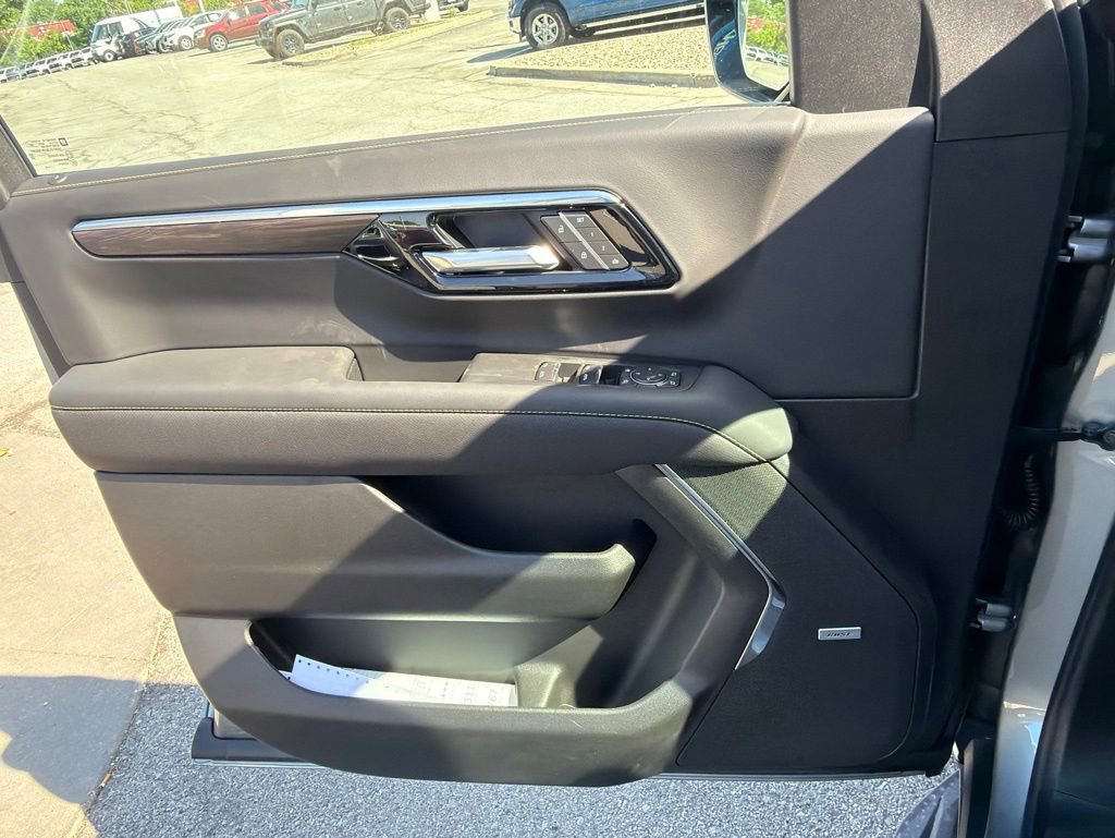 New 2026 Chevrolet Suburban Premier w/ Sun And Tow Package AWD/4WD image 32