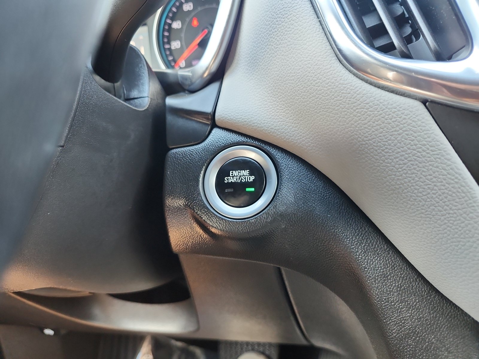 Used 2021 Chevrolet Equinox LT w/ Driver Convenience Package FWD image 21