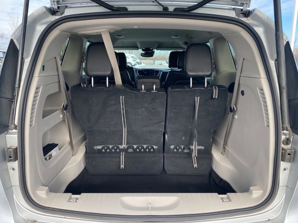 Used 2024 Chrysler Pacifica Touring-L image 7