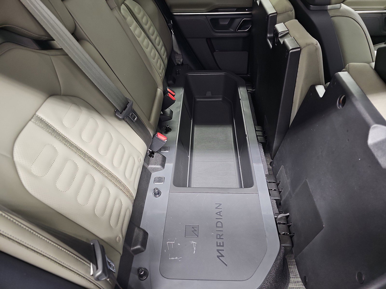 Used 2022 Rivian R1T Adventure AWD/4WD image 24