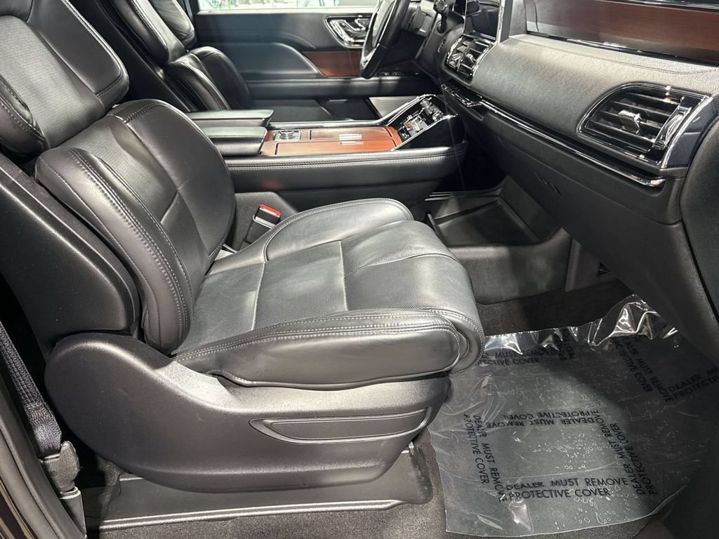 Certified 2020 Lincoln Navigator Reserve w/ Luxury Package AWD/4WD image 31