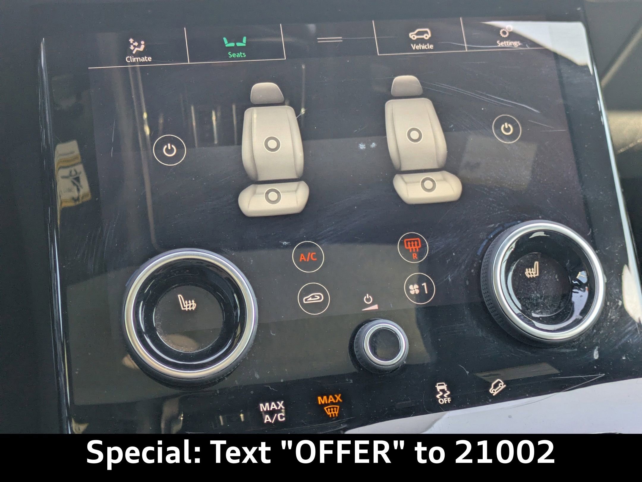 Used 2019 Land Rover Range Rover Velar R-Dynamic SE image 26