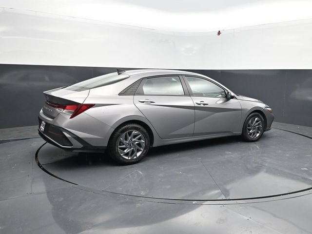 Used 2024 Hyundai Elantra SEL FWD image 8