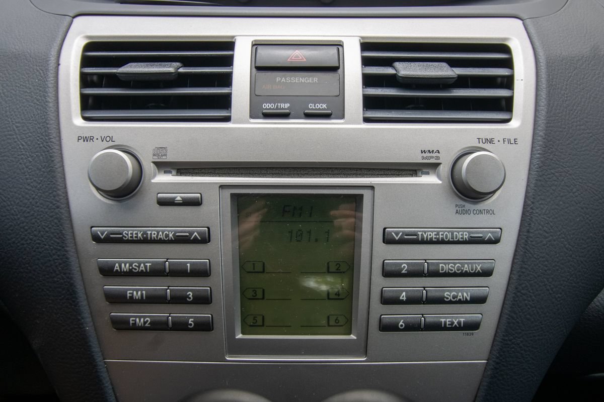 Used 2010 Toyota Yaris Sedan FWD image 25
