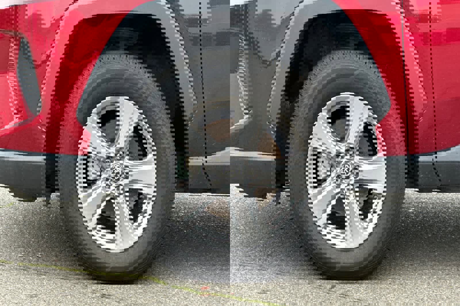 Used 2022 Toyota RAV4 XLE image 30