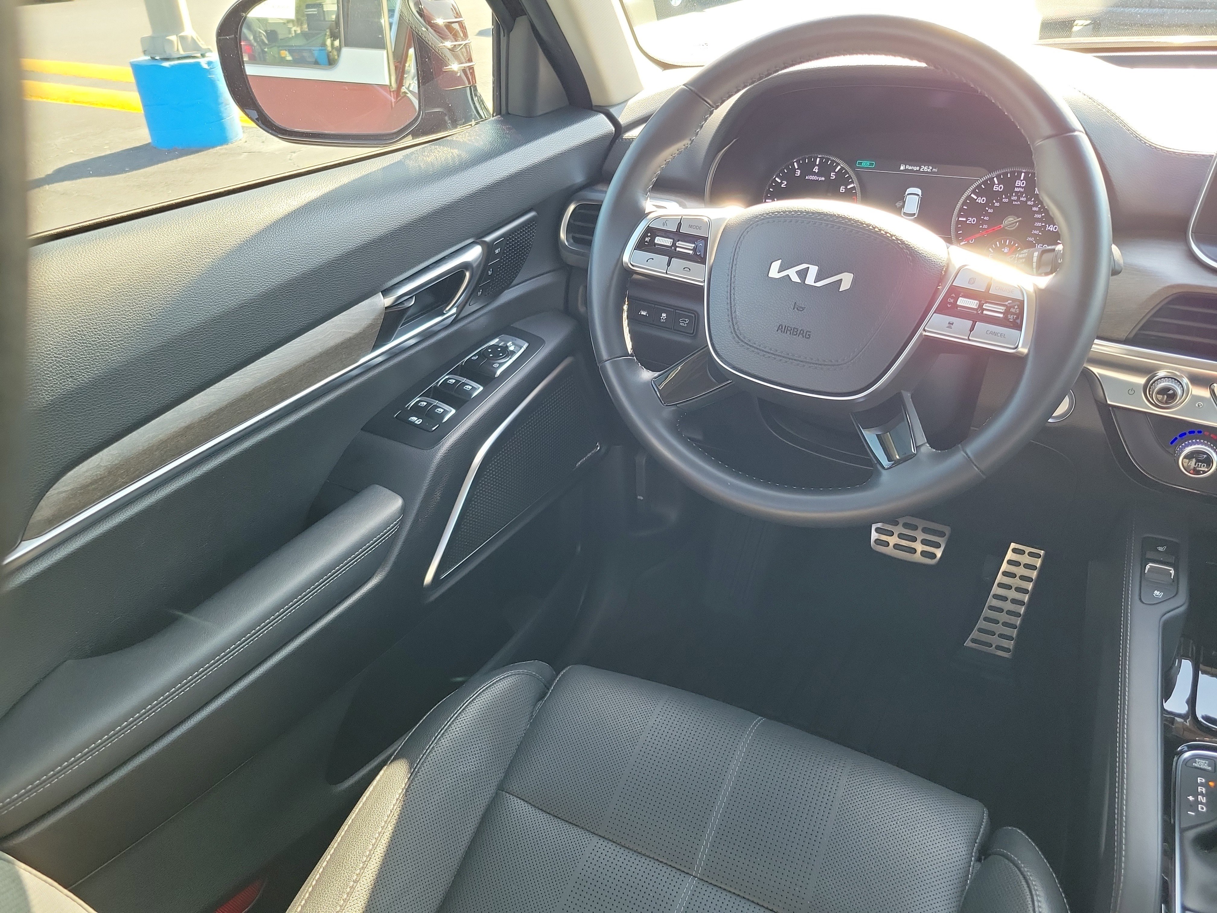 Used 2022 Kia Telluride SX w/ Towing Package FWD image 13