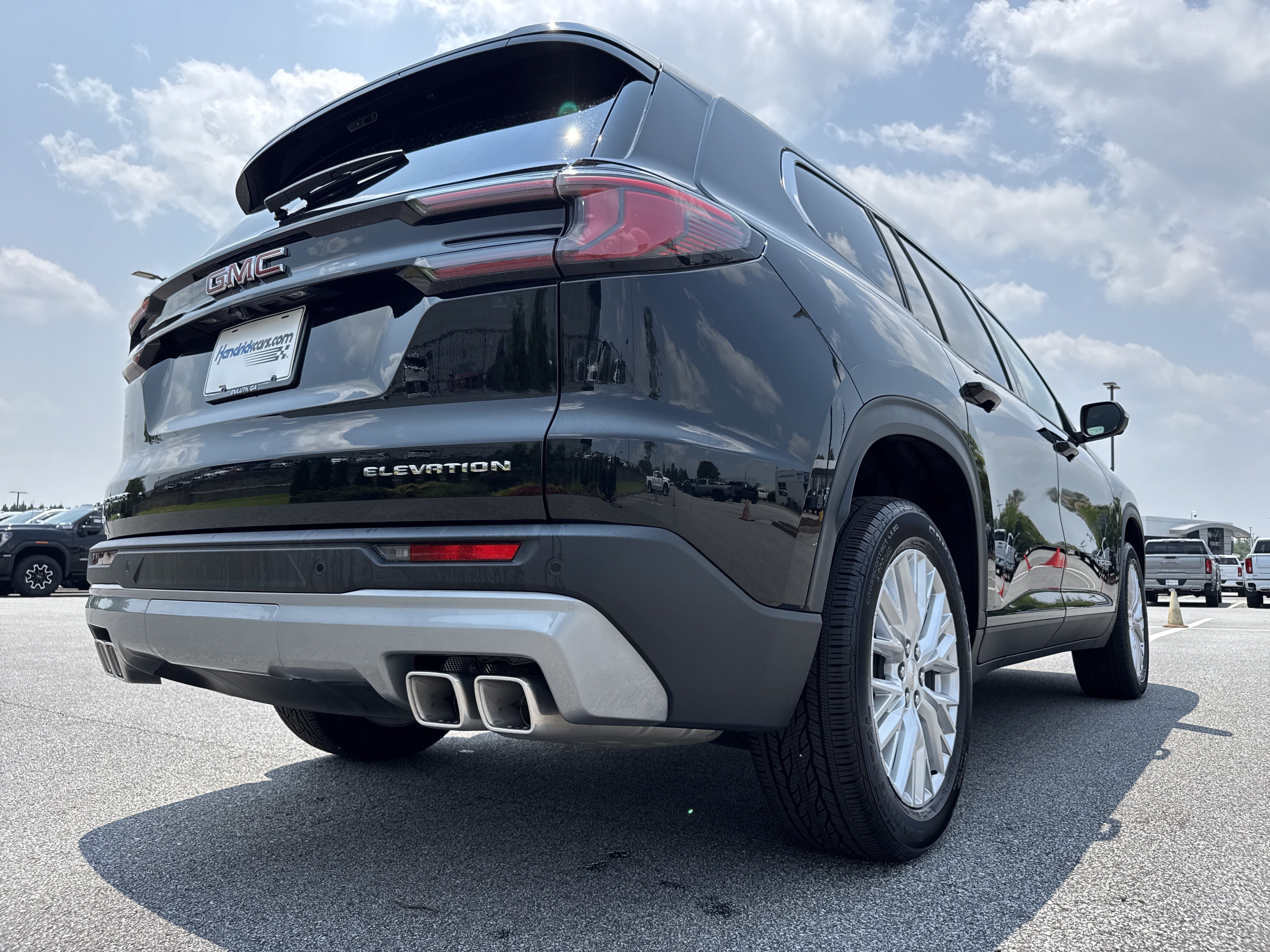 Used 2026 GMC Acadia Elevation w/ Elevation Premium Package FWD image 9