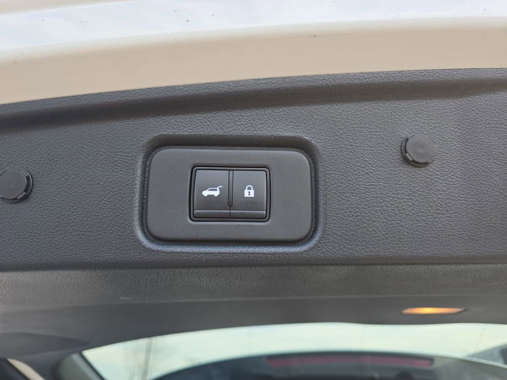 Used 2024 Nissan Pathfinder Platinum w/ Black Appearance Package image 18