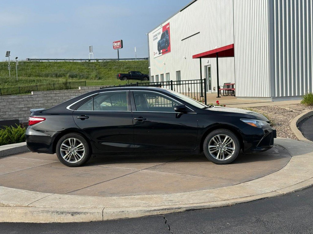 Used 2016 Toyota Camry SE FWD video 2