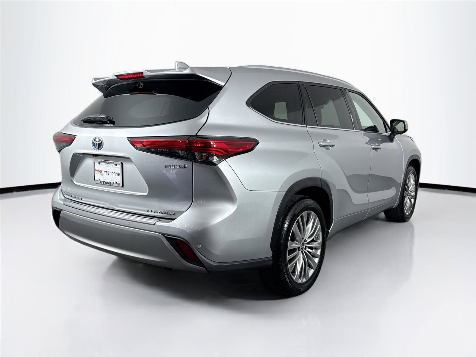 Used 2023 Toyota Highlander Platinum FWD image 2