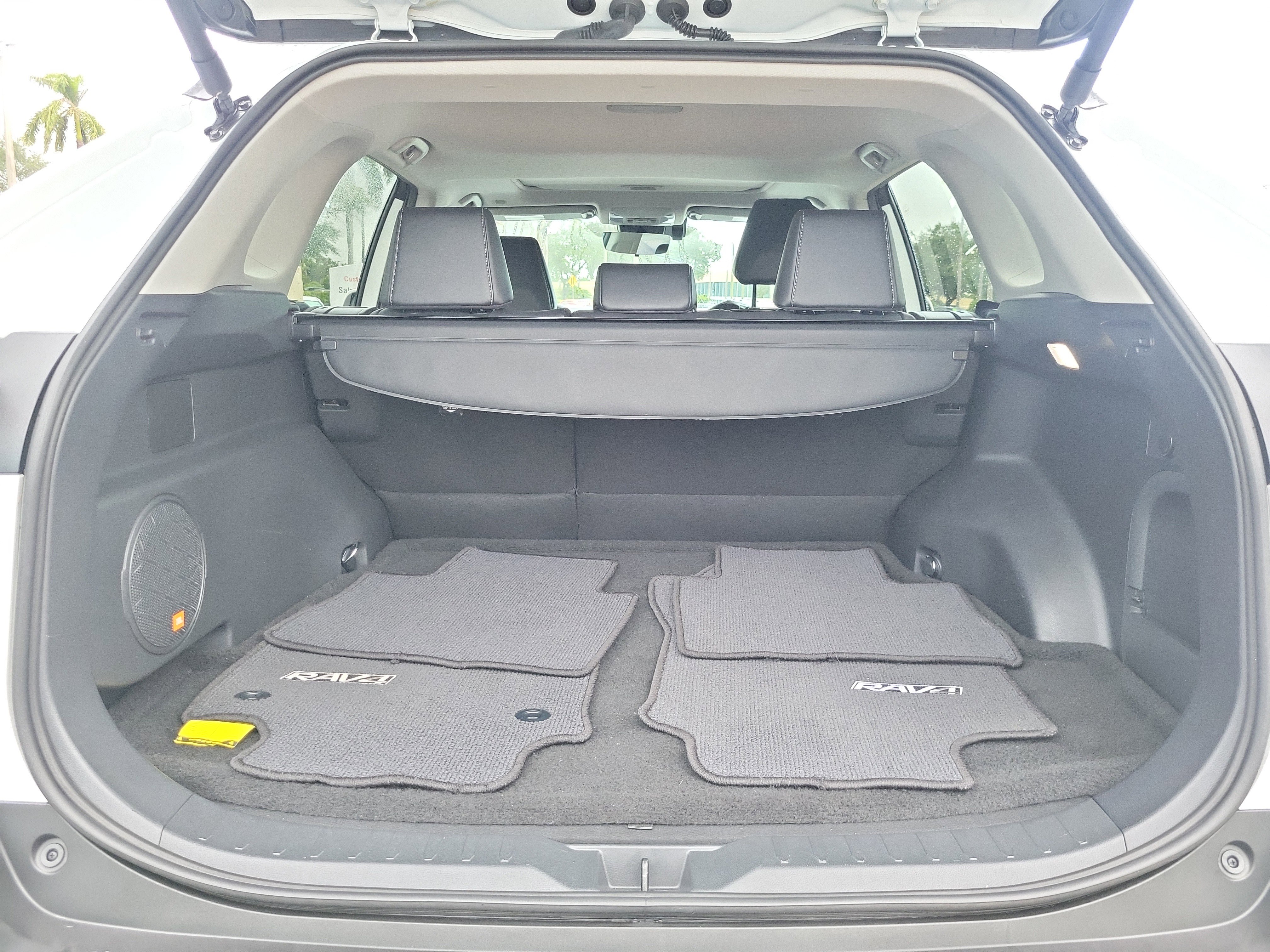 Used 2024 Toyota RAV4 XLE Premium image 9