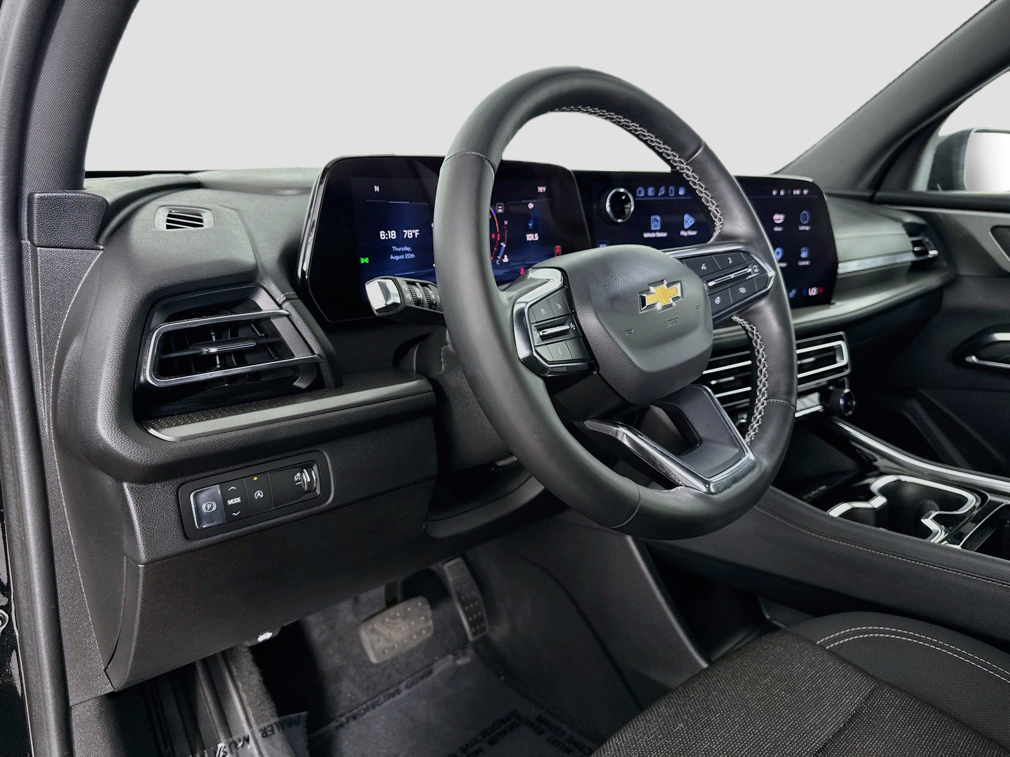 Used 2024 Chevrolet Traverse LT w/ Trailering Package FWD image 11