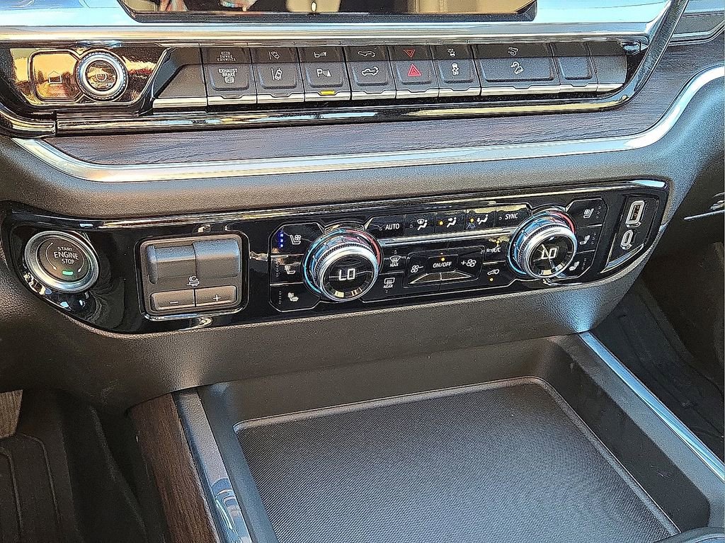 Used 2025 GMC Sierra 2500 SLT w/ SLT Premium Package image 32