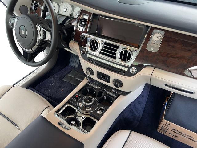 Used 2020 Rolls-Royce Dawn RWD image 23