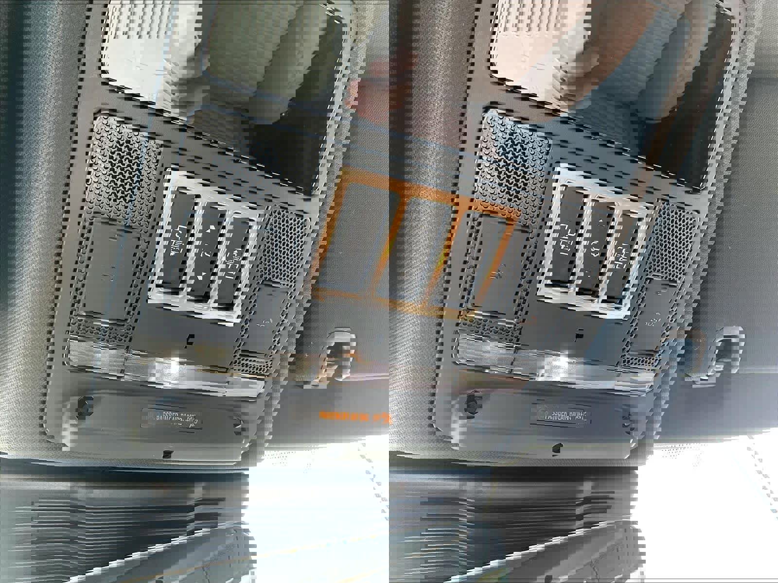 Used 2025 Land Rover Discovery Dynamic SE image 36