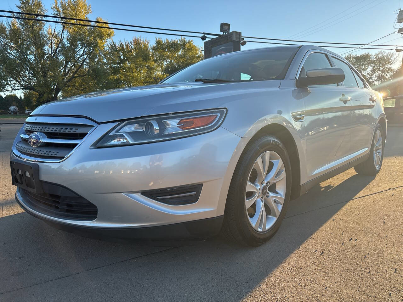 Used 2012 Ford Taurus SEL image 2