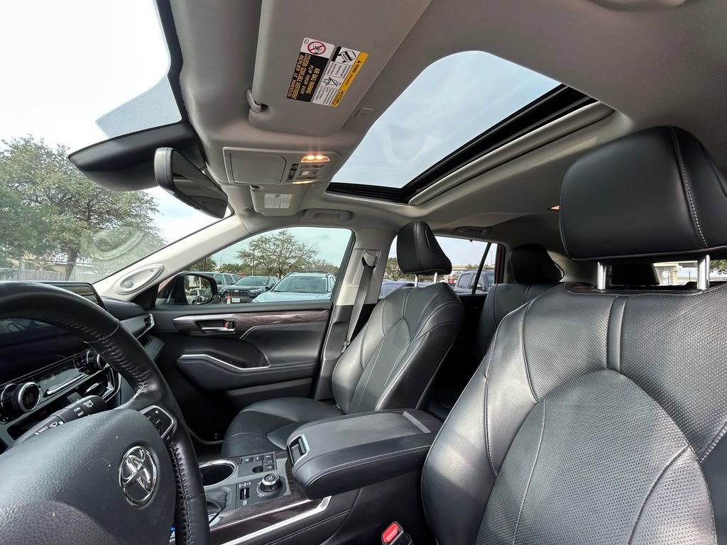 Used 2023 Toyota Highlander Limited image 12