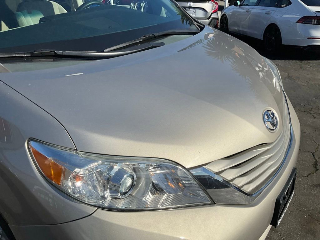 Used 2015 Toyota Sienna LE image 70