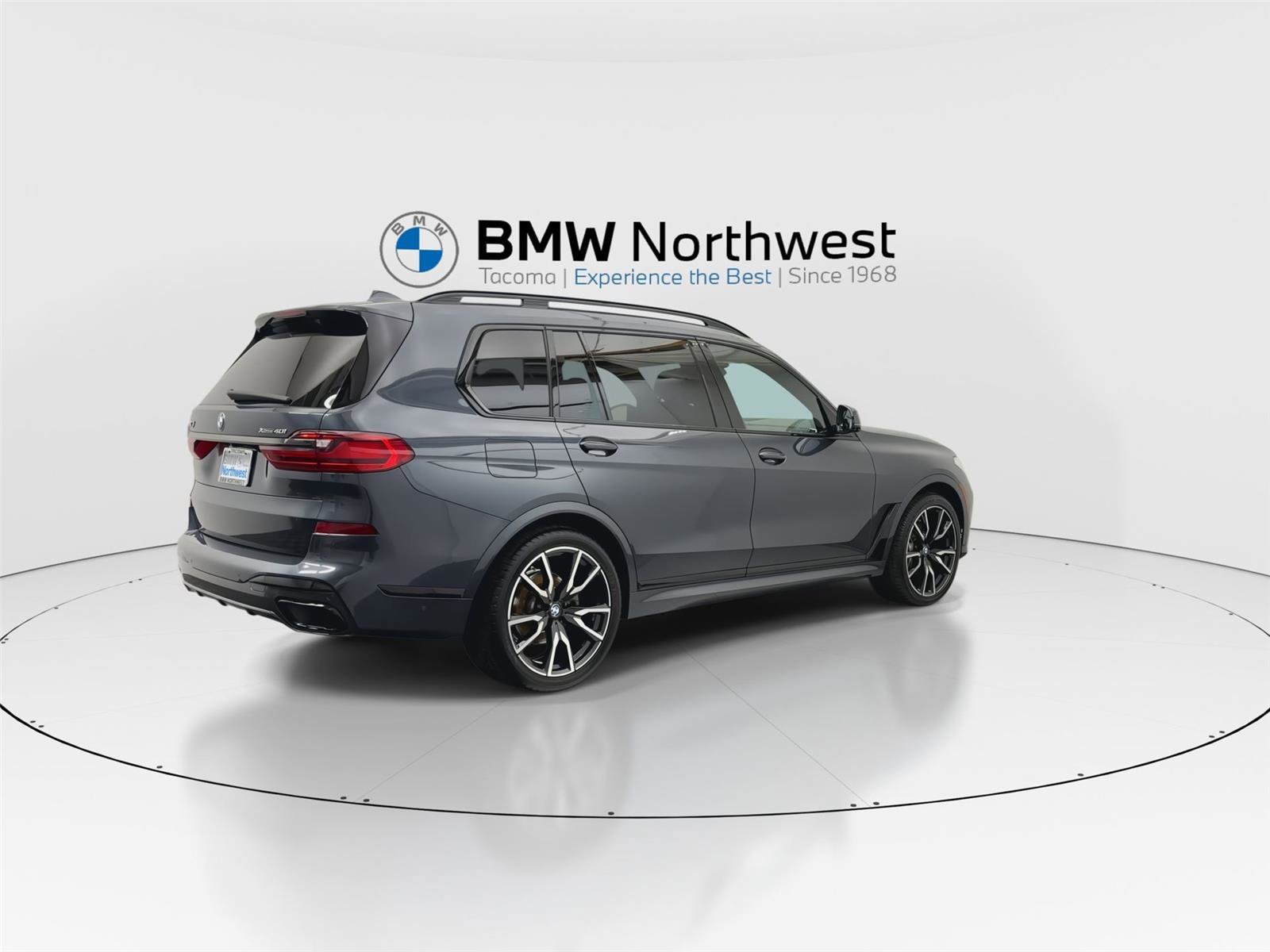 Used 2022 BMW X7 xDrive40i w/ M Sport Package AWD/4WD image 3