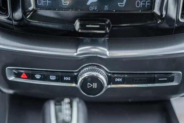 Used 2020 Volvo XC60 T6 Momentum image 22