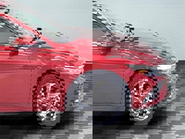 Used 2025 Hyundai Elantra Limited image 8