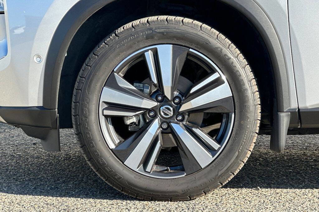 Used 2021 Nissan Rogue Platinum image 26