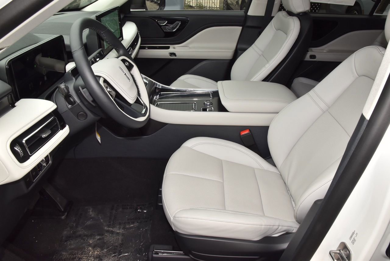 New 2026 Lincoln Aviator AWD image 13