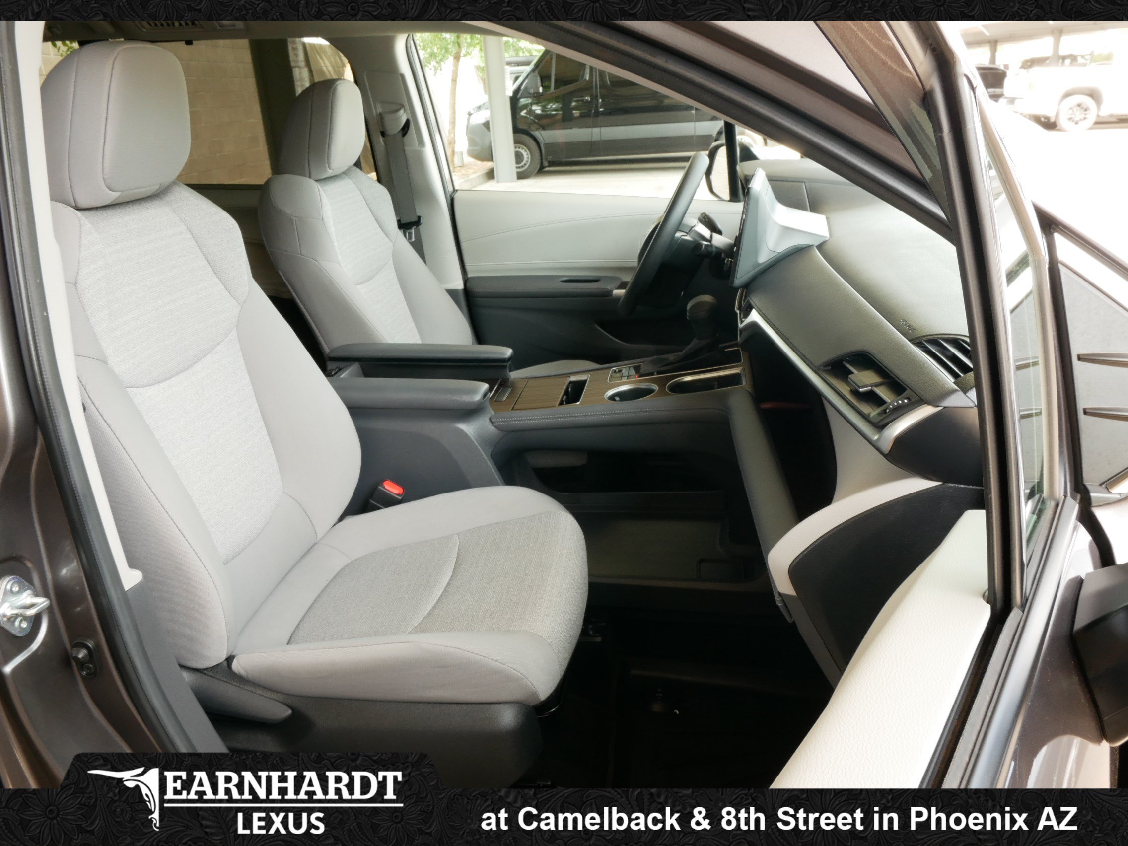 Used 2023 Toyota Sienna LE FWD image 8