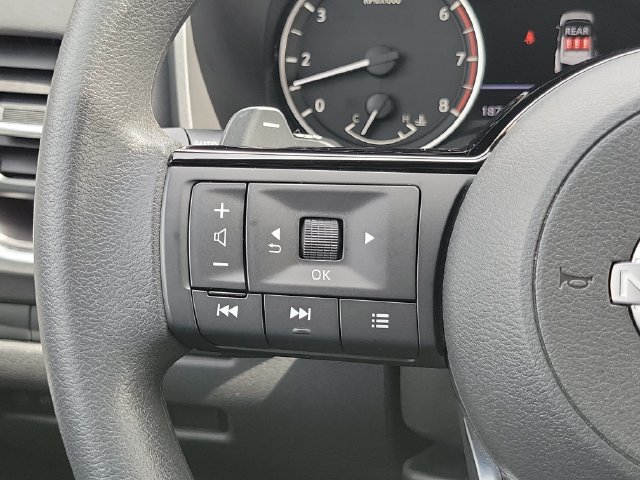 Used 2023 Nissan Rogue SV FWD image 27