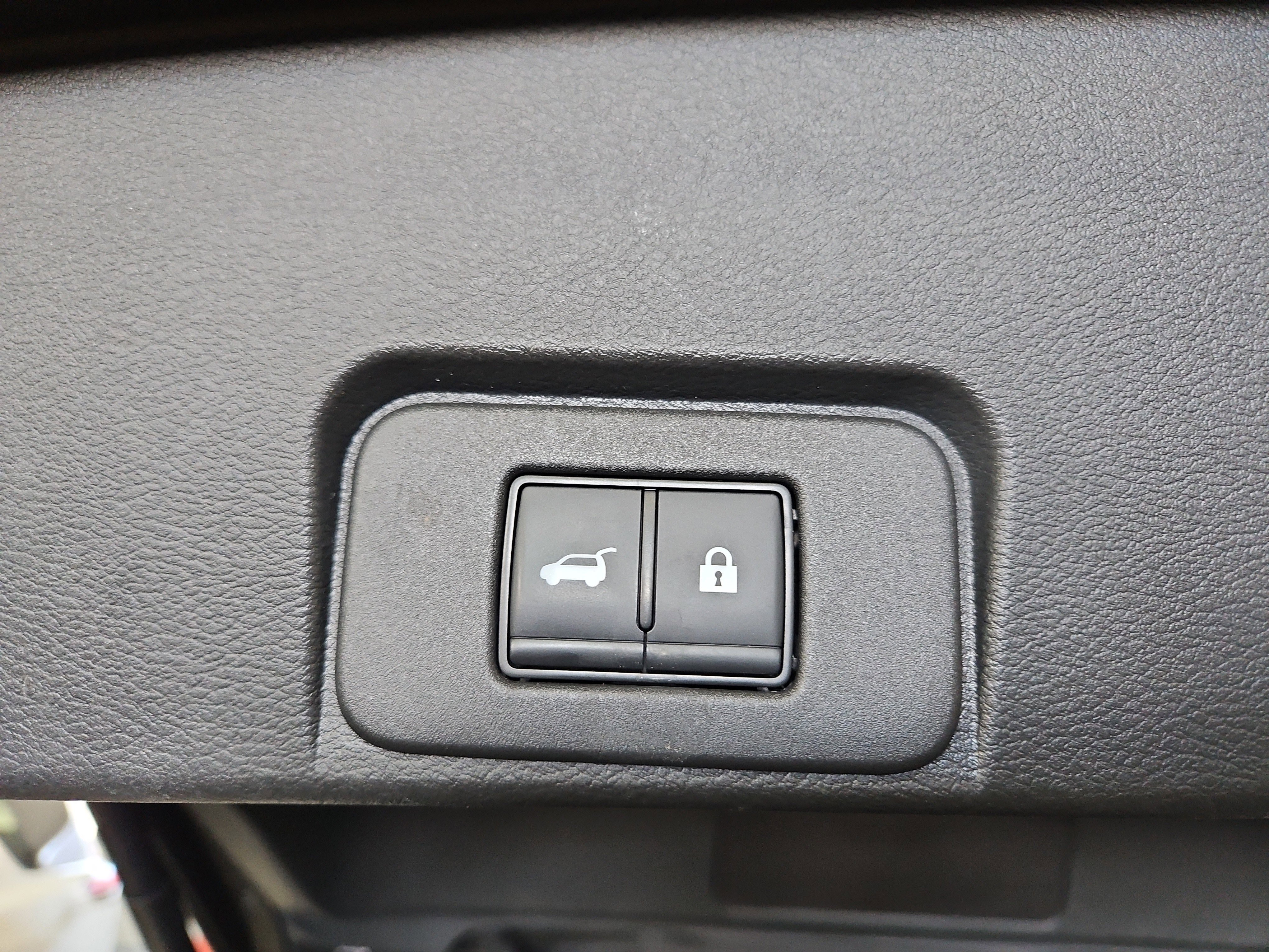 Used 2023 Nissan Rogue SV w/ SV Premium B Package image 13