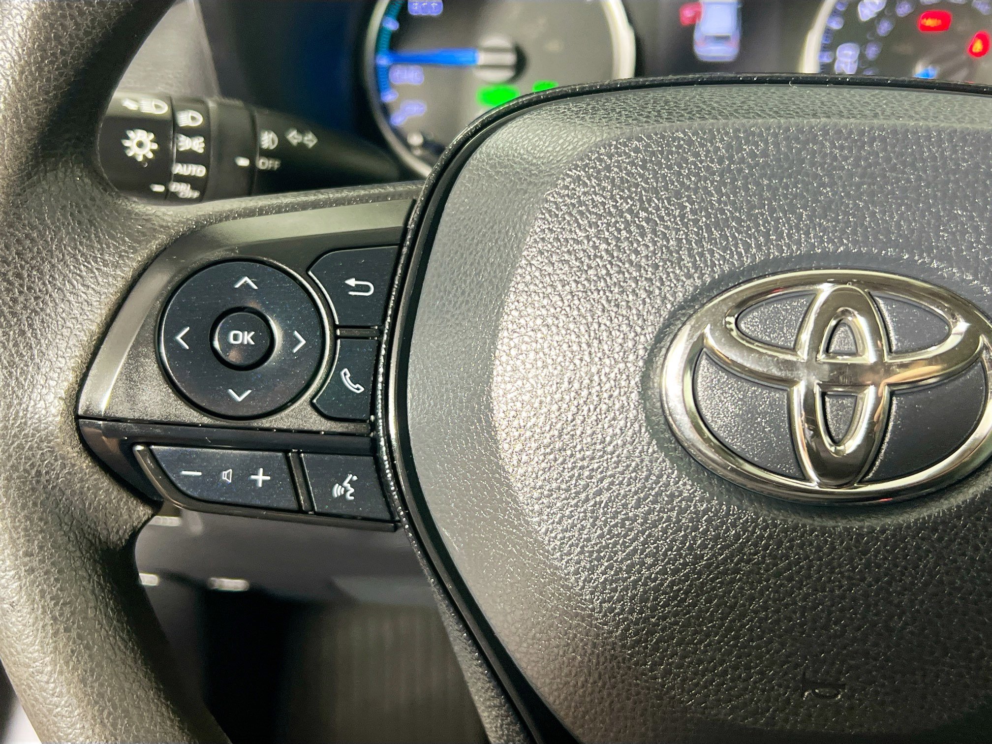 Used 2021 Toyota RAV4 XLE image 18