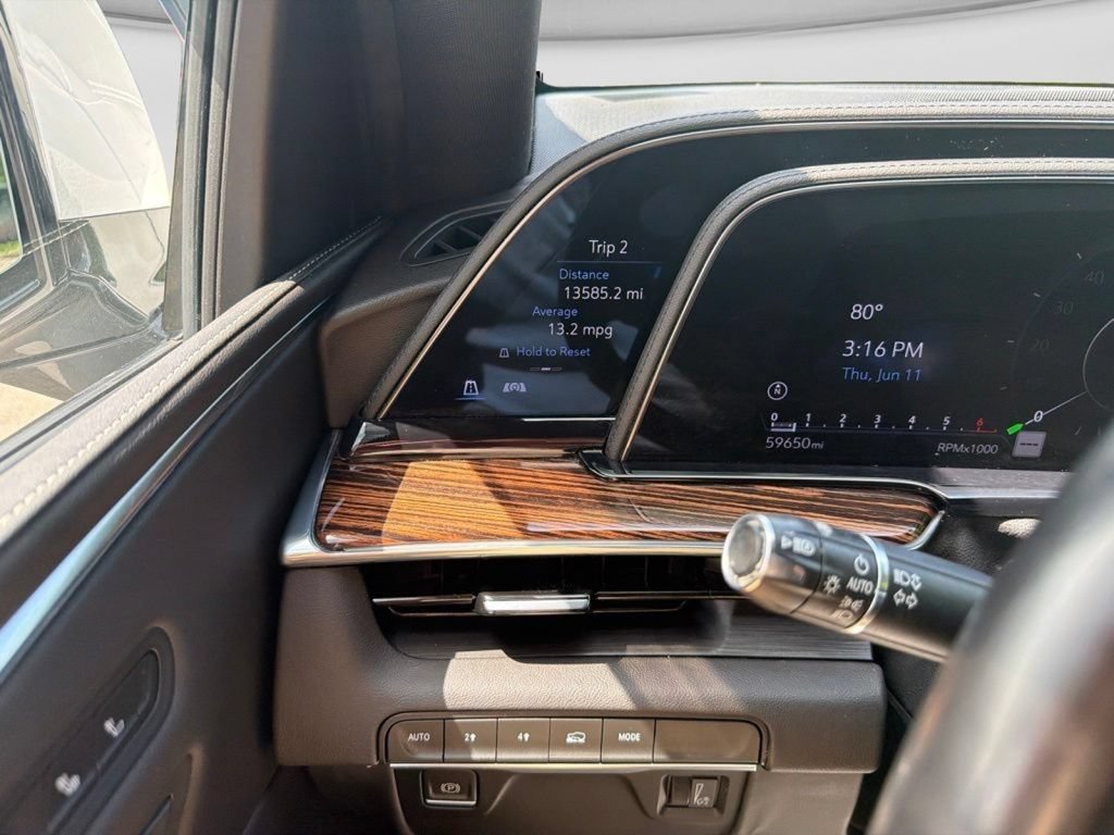 Used 2022 Cadillac Escalade Luxury AWD/4WD image 31